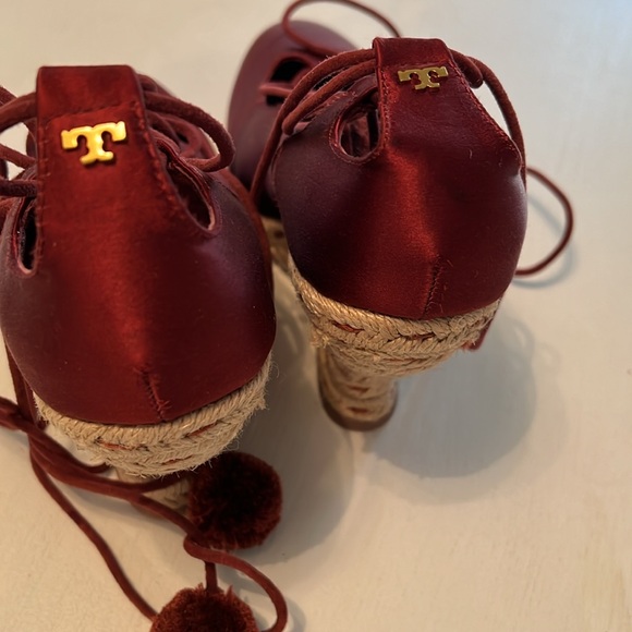 Tory Burch Red Pompom-embellished Lace-up Satin Wedge Espadrilles Merlot 10 - Picture 5 of 11